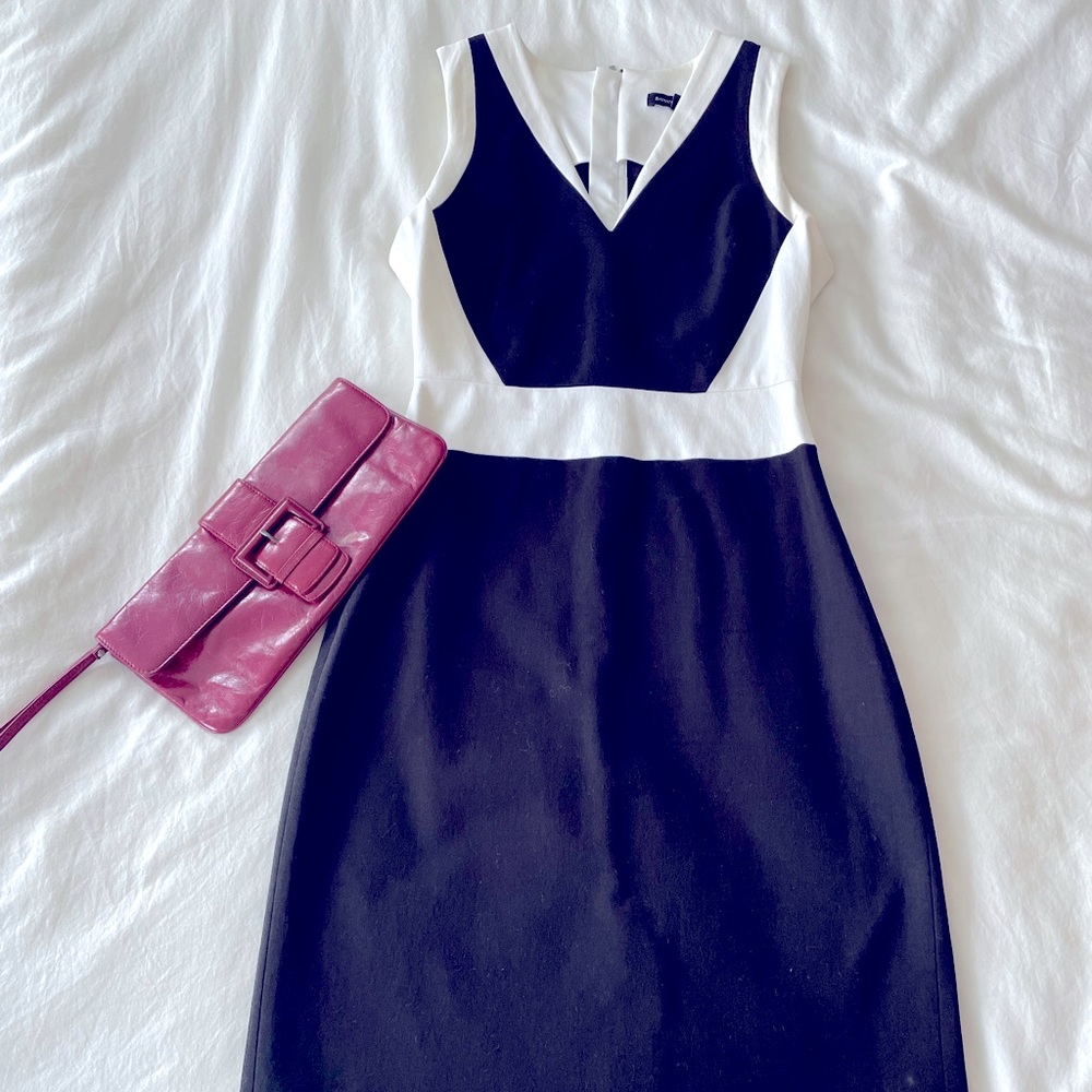 Banana Republic black and white bodycon work dress. Size 6.